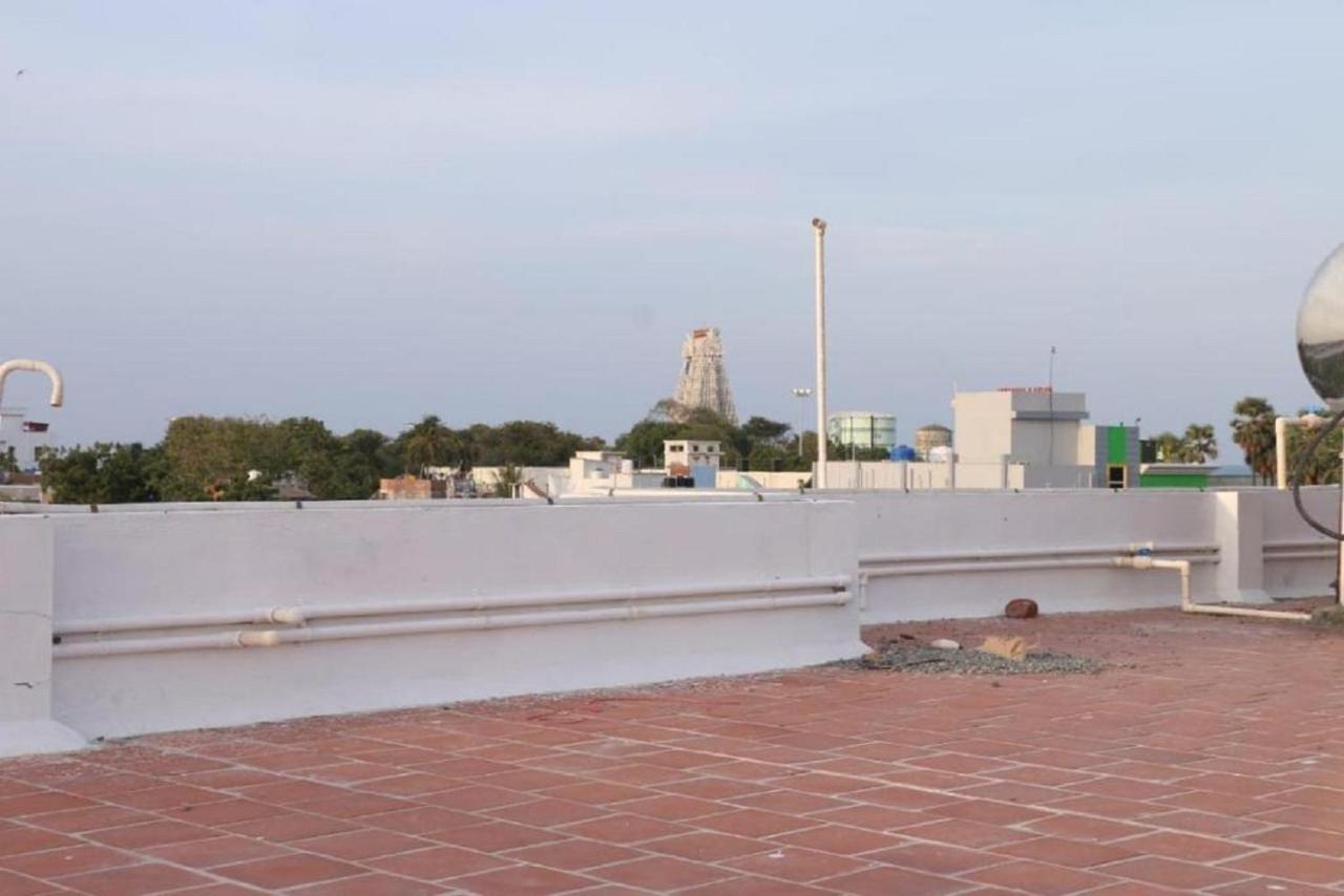Saravanas Lodge Tiruchchendūr Exterior foto